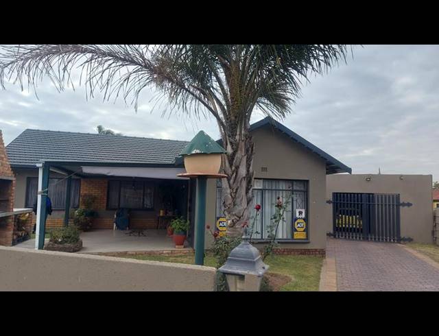 3 BEDROOM HOUSE FOR SALE IN VAN DYK PARK